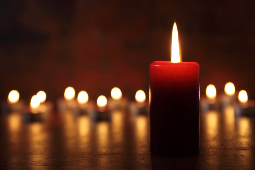 Rote Kerzen Rituale,Ritual,Liebesgefühl Foto: © Bernd S..jpeg @ AdobeStock