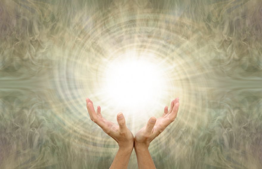 Energiearbeit Foto: © Nikki Zalewski @ shutterstock