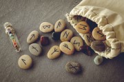 Rune 18 im Futhark - Berkano Foto: © Borys Vasylenko @ shutterstock