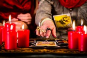 Die tiefere Bedeutung der Tarotkarte "Die Mässigkeit" (Rider-Waite Tarot) Foto: © Kzenon @ shutterstock